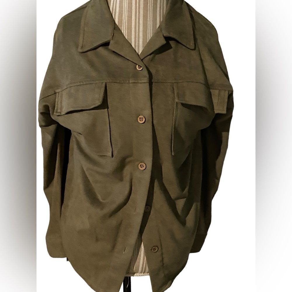 Blue B Collections size small smoothe slick finish size small shacket like new